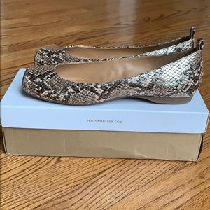 Jessica Simpson gold metallic flats